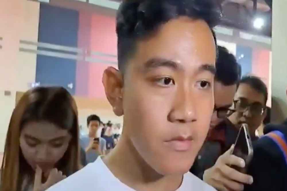  Ekspresi Tertunduk Selvi Ananda saat Gibran Klarifikasi Salah Sebut Asam Folat Jadi Asam Sulfat