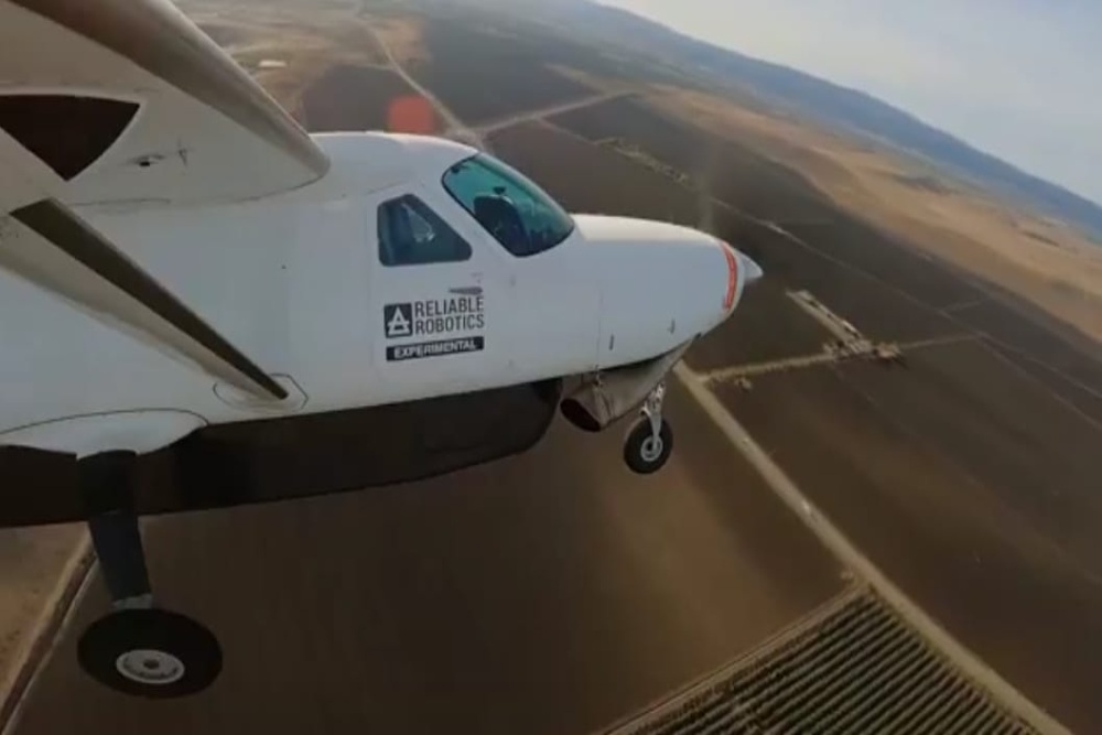 Pesawat Cesna 208B terbang tanpa awak di dalamnya/dok. Aviation News.