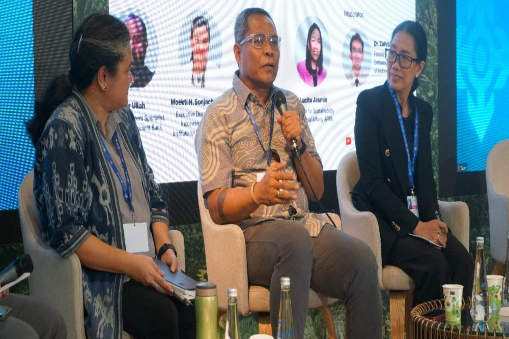 Sesi diskusi panel bertajuk “Investing in Nature: Financing Mechanisms for Indonesia's FOLU Net Sink 2030” yang digelar di Paviliun Indonesia pada Konferensi Perubahan Iklim COP28 UNFCCC, Dubai, Selasa, 5 Desember 2023/APRIL