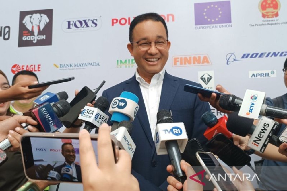 Capres nomor urut 1 Anies Baswedan saat memberikan keterangan di Jakarta, Sabtu (2/12/2023). (ANTARA/Khaerul Izan)