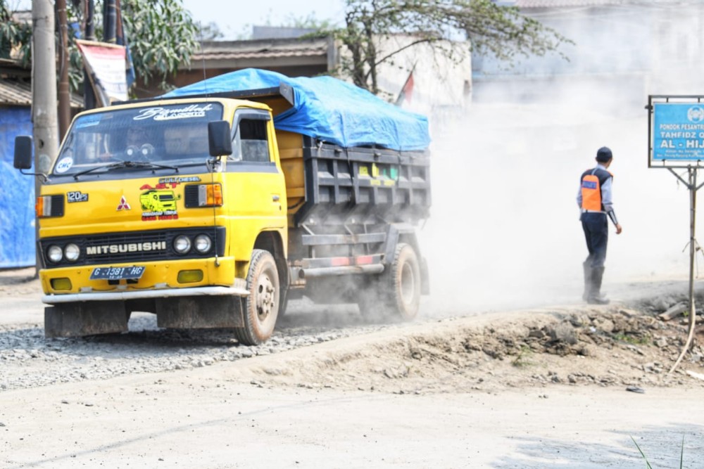  Bey Tegaskan Truk Tambang di Parung Panjang Patuhi Jam Operasi