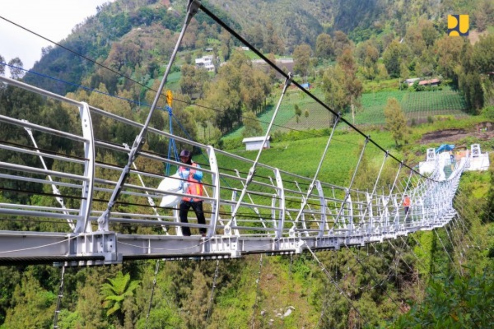  SMGR Pasok Material buat Wisata Jembatan Kaca Bromo