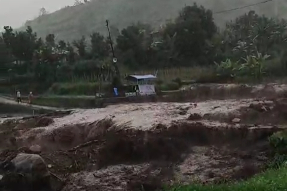  6 Jembatan Putus Total Akibat Banjir Bandang di Surian Solok