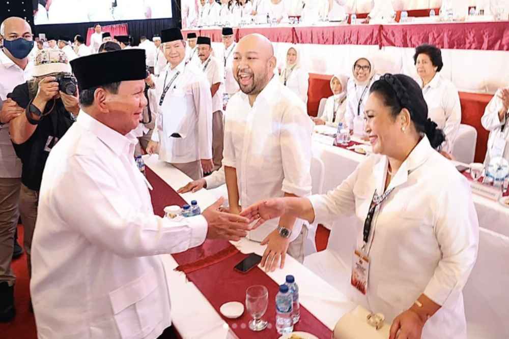  Misteri Cincin di Jari Manis Titiek Soeharto saat Dilantik Prabowo