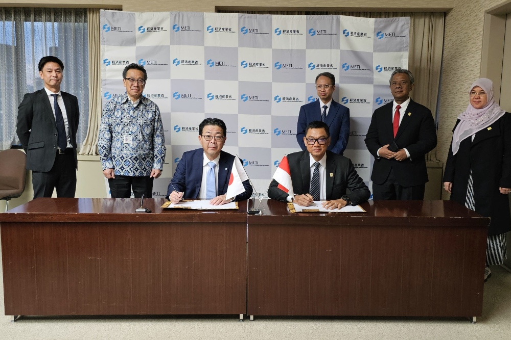 PLN menggandeng Sumitomo untuk mengembangkan Pembangkit Listrik Tenaga Sampah (PLTSa) Legok Nangka