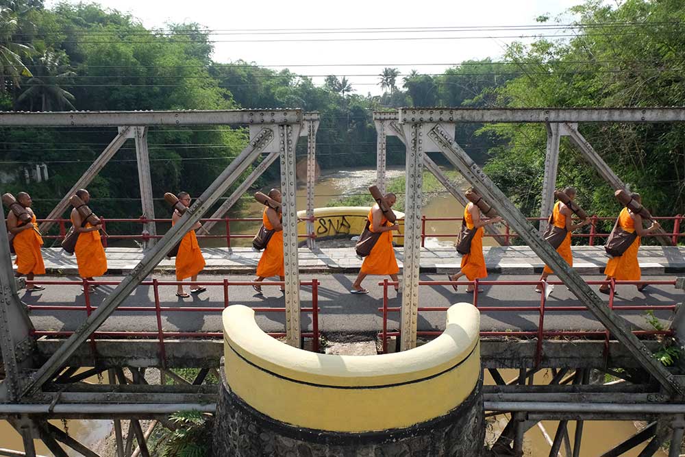  Sejumlah Calon Bhikkhu Ikuti Ritual Thudong Dalam Rangkaian Pabbajja Samanera Sementara