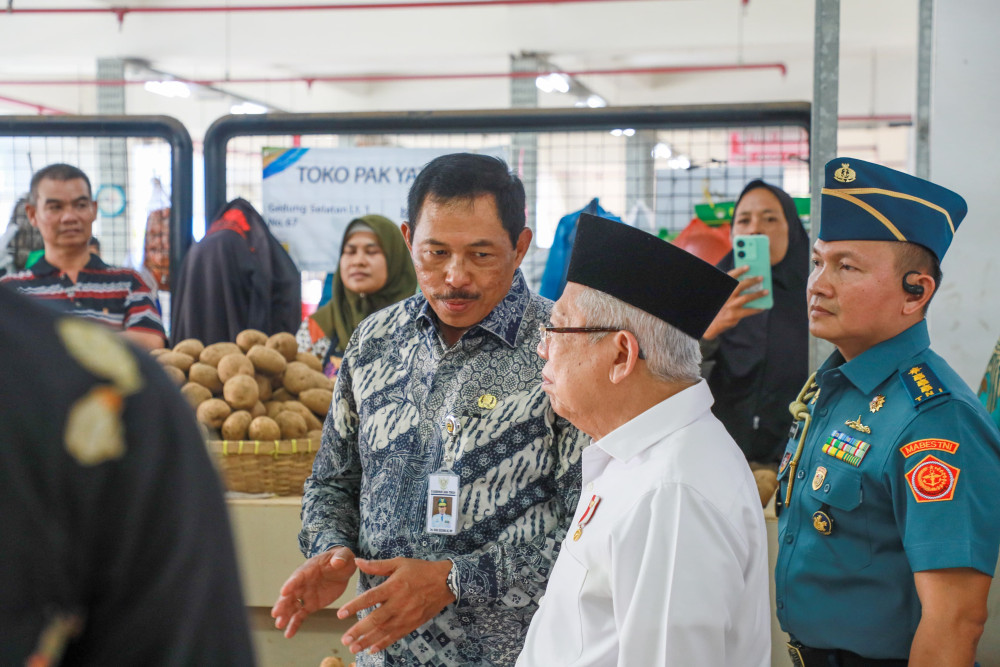  Dampingi Wapres, Pj. Gubernur Jateng Pantau Harga di Pasar Johar