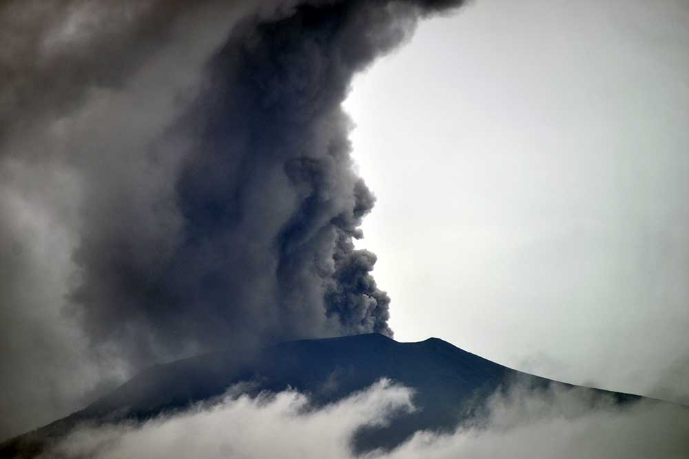  Gunung Marapi di Sumatra Barat Kembali Semburkan Abu Vulkanik