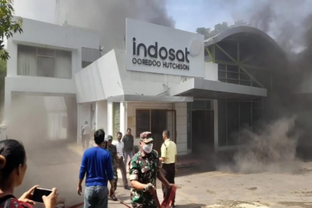 Penampakan kantor Indosat yang terbakar di Banyumanik Semarang/dok. tangkapa layar akun @jafoprasetya