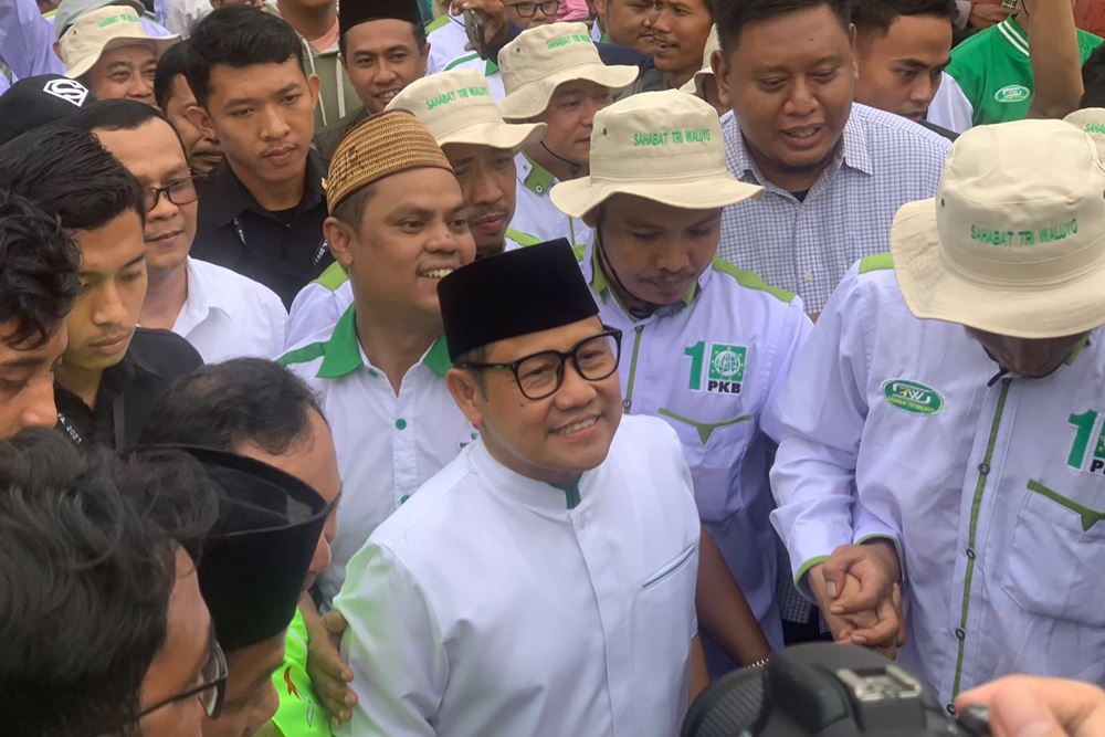  Kunjungi Kampung Nelayan, Cak Imin Janjikan Solar Gratis ke Nelayan