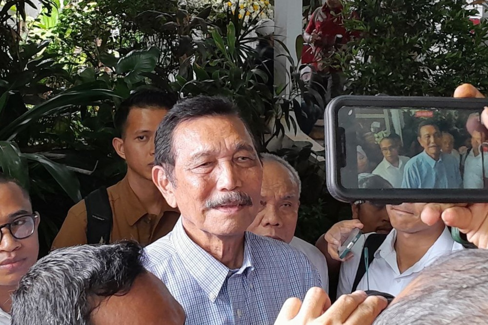  Melawat ke Rumah Duka, Menko Luhut: Rizal Ramli Teman Baik Saya