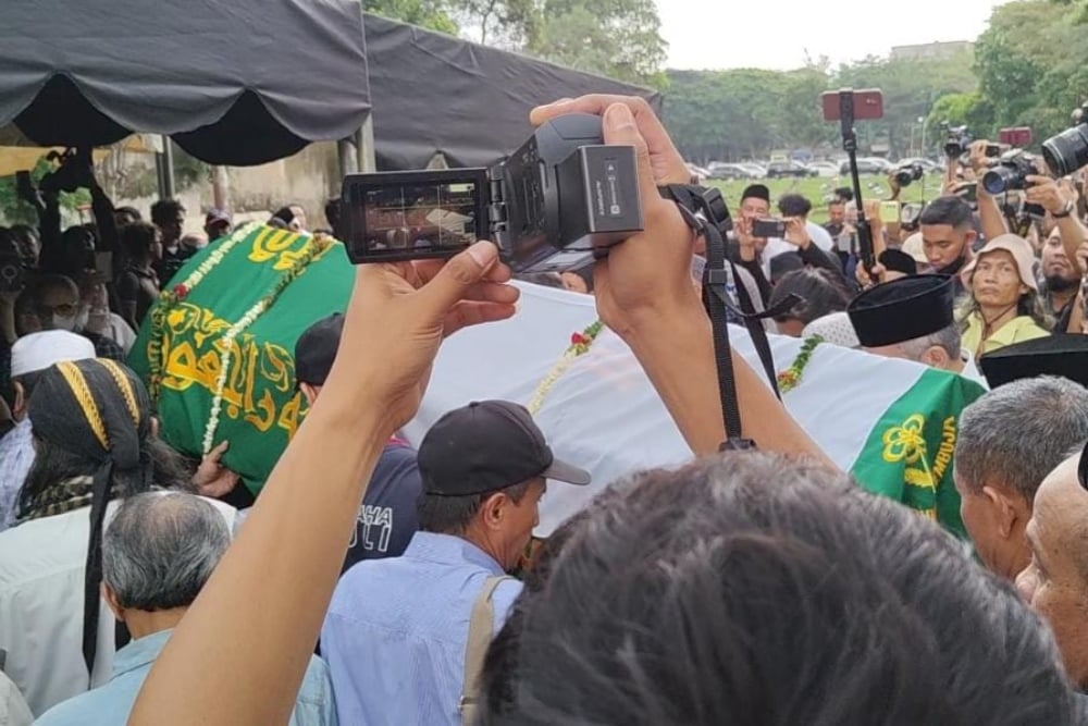  Rintik Hujan Iringi Pemakaman Rizal Ramli di TPU Jeruk Purut