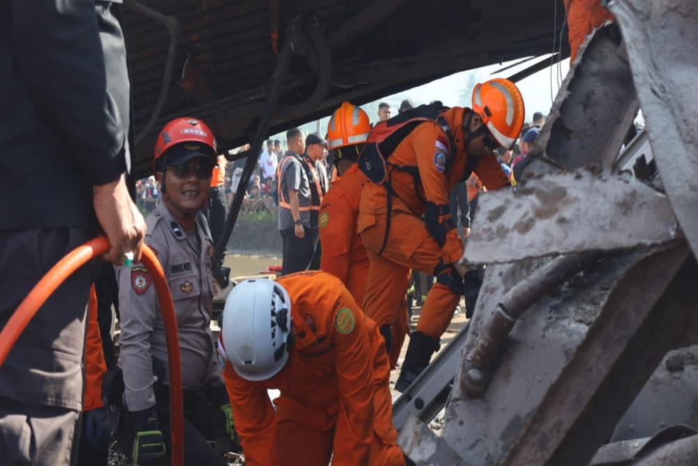  Masinis KA Bandung Raya Meninggal Dunia, Masinis KA Turangga Selamat