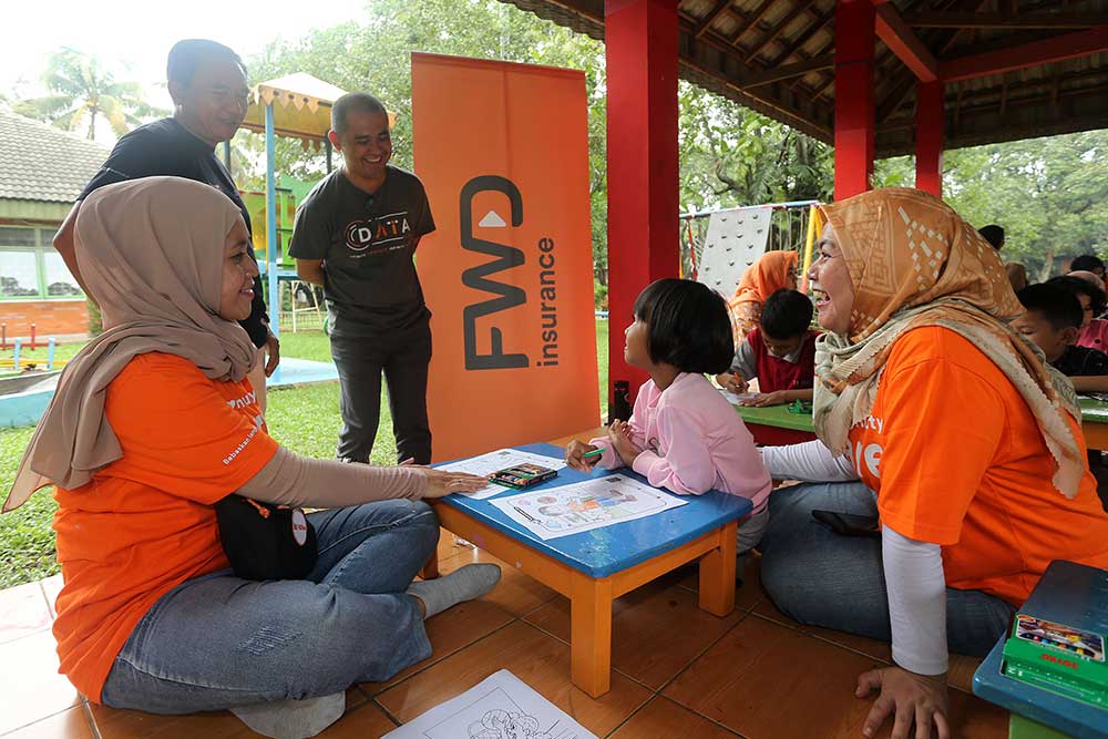  FWD Insurance Serahkan Donasi Berupa Alat Olahraga Kepada SOS Children’s Villages