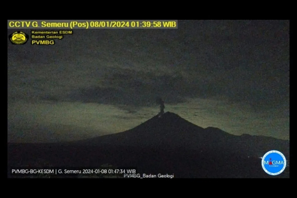  Gunung Semeru Erupsi dengan Tinggi Letusan Mencapai 2 Kilometer