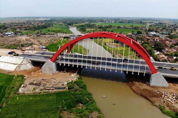 Foto aerial proyek pembangunan jembatan Kali Kuto di ruas jalan tol Semarang-Batang, Sambungsari, Weleri, Kabupaten Kendal, Jawa Tengah, Rabu (7/11/2018)./JIBI-Nurul Hidayat