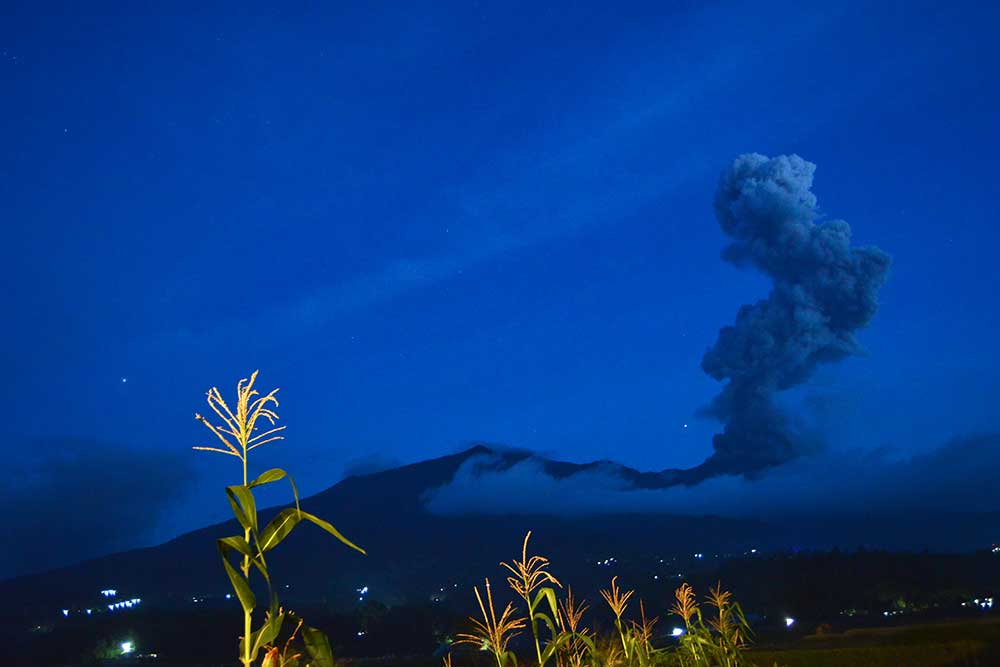  Gunung Marapi Kembali Erupsi, Semburkan Abu Vulkanik Membumbung Tinggi