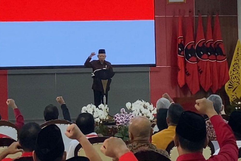  HUT Ke-51 PDIP, Wapres Maruf Amin Dapat Tumpeng Pertama dari Megawati