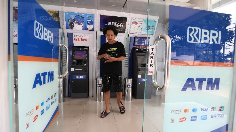  OJK, Banks Project Bright Profit Outlooks for 2024
