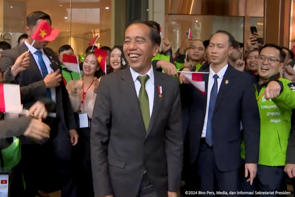  Presiden Jokowi ‘Dikerumuni’ WNI dan Driver Gojek Vietnam, Ada Apa nih?