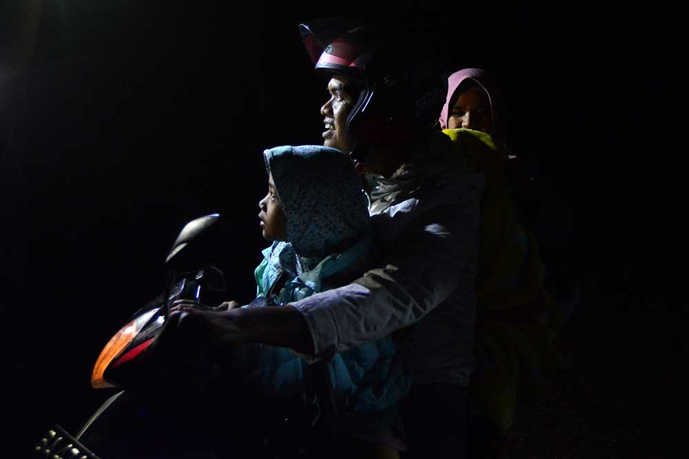  Warga Yang Tinggal di Dekat Kawah Gunung Merapi Memilih Mengungsi Secara Mandiri
