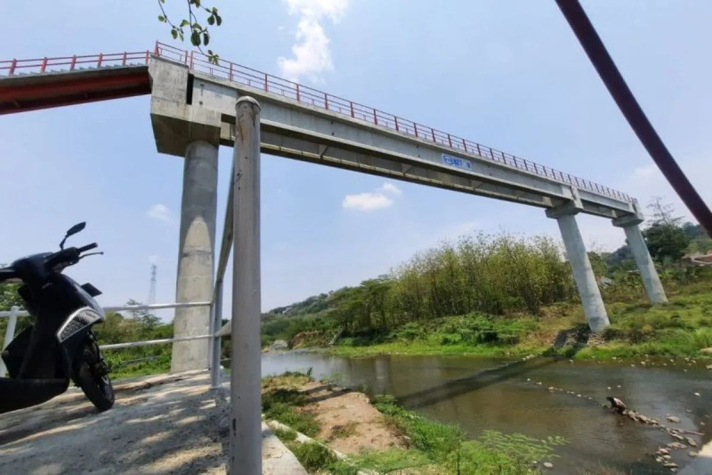 Jembatan kaca yang ada di kawasan Hutan Wisata Tinjomoyo Semarang./Antara-Pemkot Semarang.
