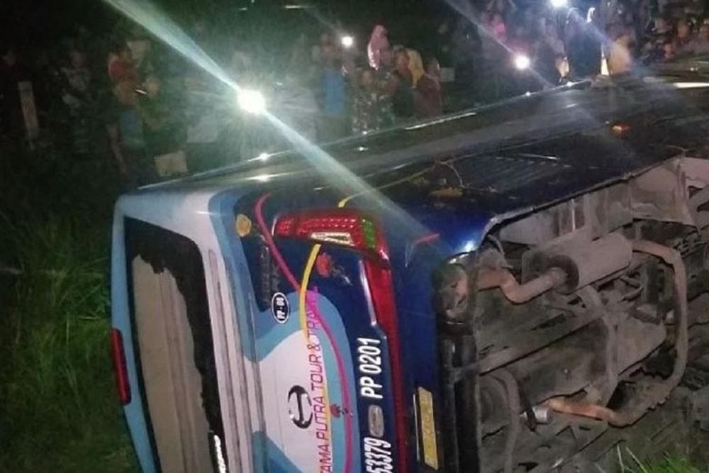  Bus Pariwisata Kecelakaan di Tol Ngawi-Solo, Ini Kronologinya