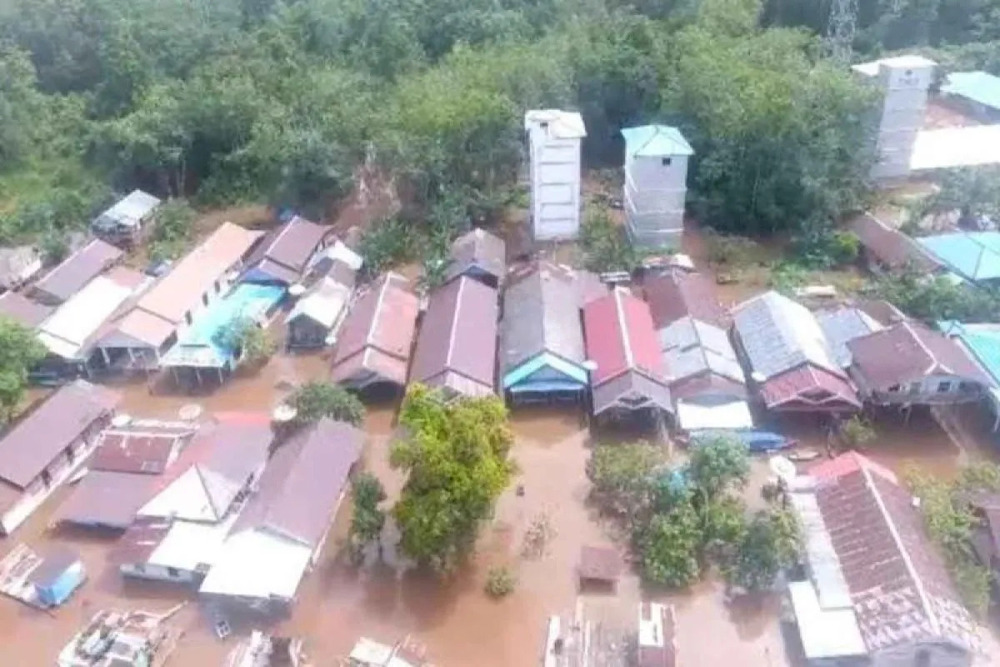 Banjir yang merendam sejumlah pemukiman warga di salah satu kecamatan di Kabupaten Kapuas, Kamis (18/1/2024)./Antara-BPBD Kapuas.