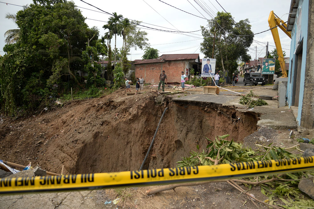  Bencana Tanah Longsor di Manado Putus Akses Jalan dan Jalur Air Bersih
