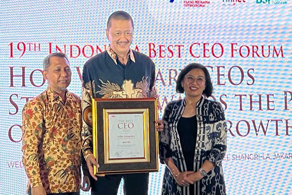  Direktur Utama Garuda Indonesia Irfan Setiaputra Raih Penghargaan The Best CEO 2023