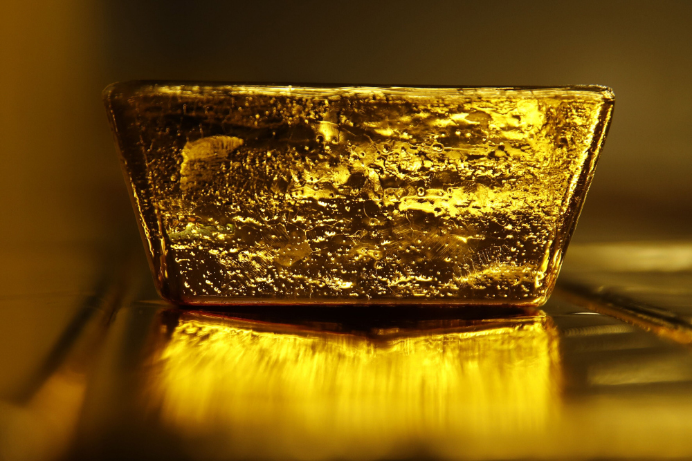 Bongkahan emas seberat 12,5 kilogram yang berada di kilang logam mulia, Swiss. - Bloomberg/Stefan Wermuth