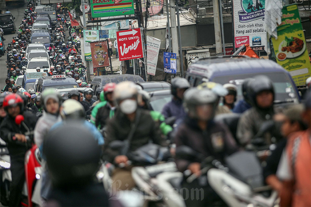  Kemacetan di Jalan Raya Sawangan Depok