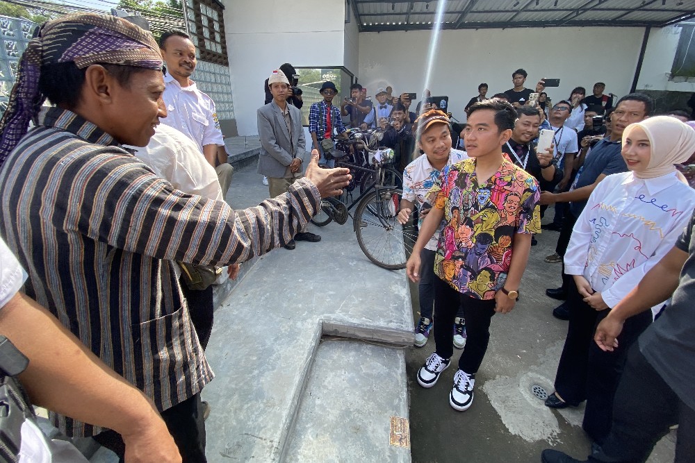Calon Wakil Presiden nomor urut 2, Gibran Rakabuming Raka menemui sejumlah pelaku ekonomi kreatif di Kota Cirebon, Selasa (30/1/2024).