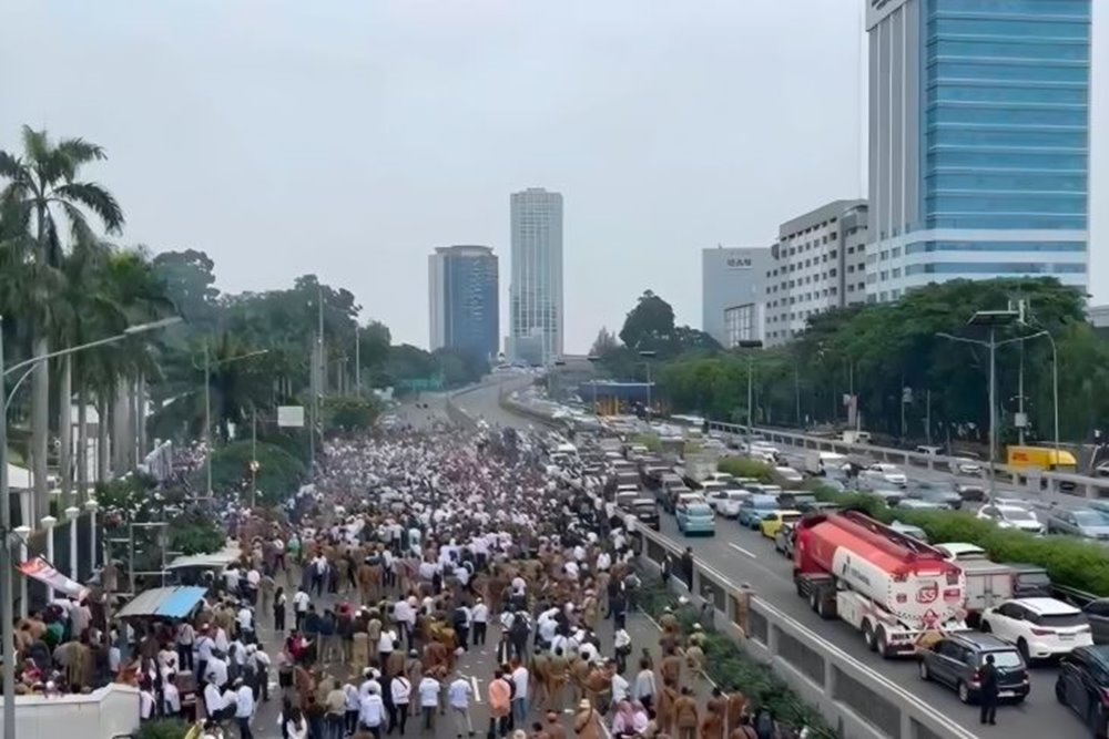 Aksi APDESI di Depan Gedung DPR/MPR Sempat Memblokade Tol Dalam Kota