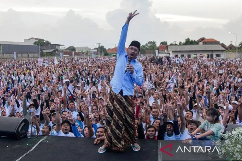 Bupati Sidoarjo Ahmad Muhdlor Ali saat memimpin deklarasi dukungan kepada Prabowo-Gibran./Antara