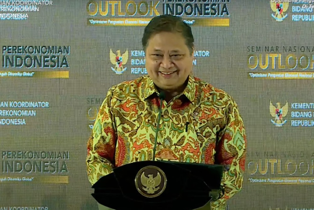 Menko Perekonomian Airlangga Hartarto memberikan kata sambutan dalam acara Seminar Nasional Outlook Perekonomian Indonesia 2024 di Jakarta, Jumat (22/12/2023). Youtube Kemenko Perekonomian RI