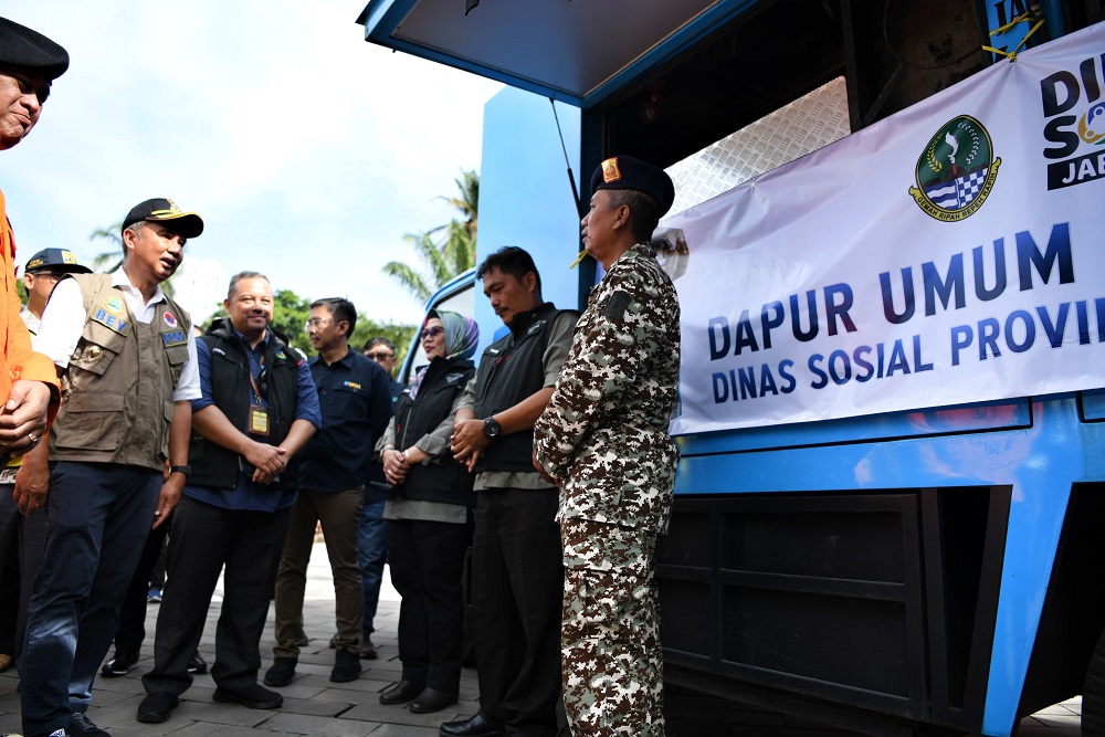 Penjabat Gubernur Bey Machmudin memimpin apel Kesiapsiagaan Bencana pada Pemilu 2024 di Jalan Diponegoro, Kota Bandung, Jumat (2/2/2024).