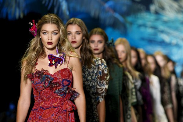 Koleksi busana Anna Sui di New York Fashion Week Spring-Summer 2016/Reuters