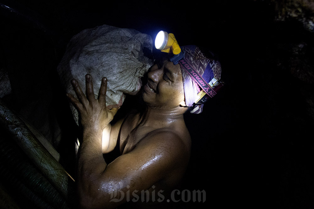  Penambang Tradisional di Pulau Obi