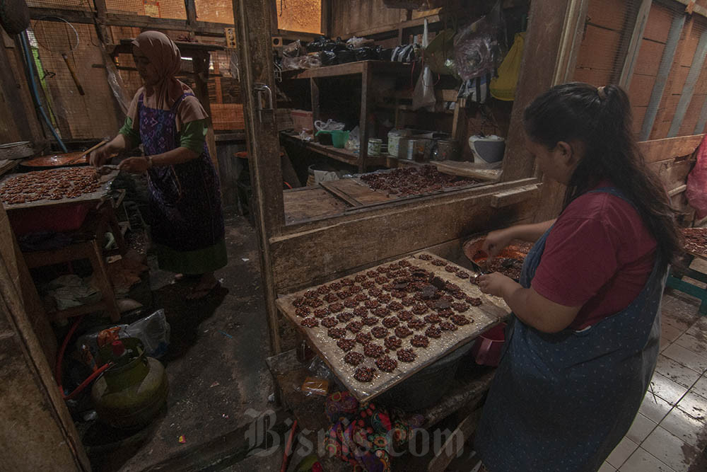  Produksi Makanan Tradisional Ampyang di Salatiga