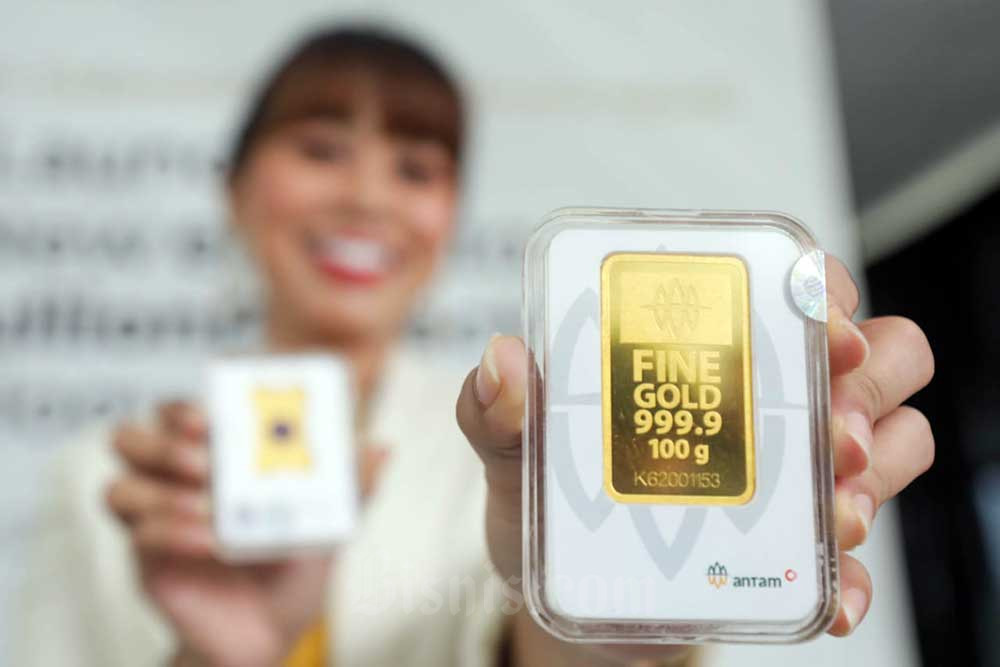  Harga Emas Antam Akhir Pekan Jauhi Rekor Tertinggi, Minat Borong?
