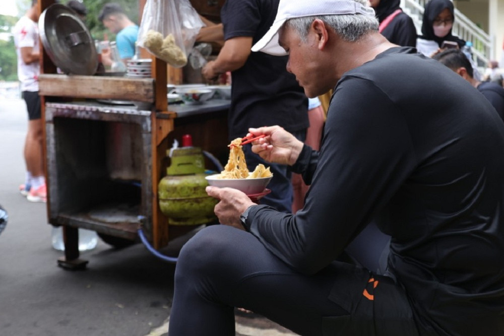  Makan Mi Ayam, Persiapan Ganjar Pranowo Jelang Debat Capres Kelima