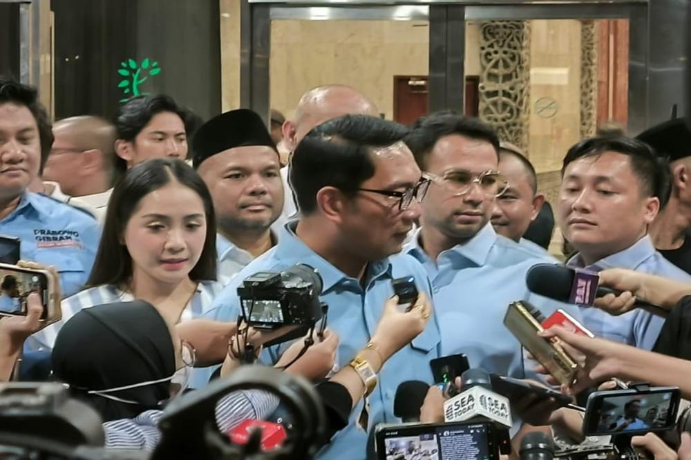  Ridwan Kamil, Raffi Ahmad dan Nagita Sempat Tertahan di Depan JCC
