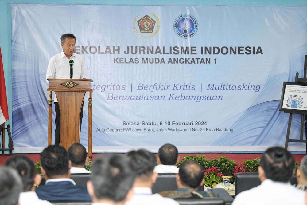  Bey Puji Dibukanya Sekolah Jurnalisme Indonesia