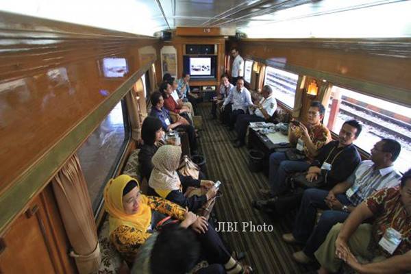 Kereta api wisata menawarkan pelayanan premium/Jibiphoto