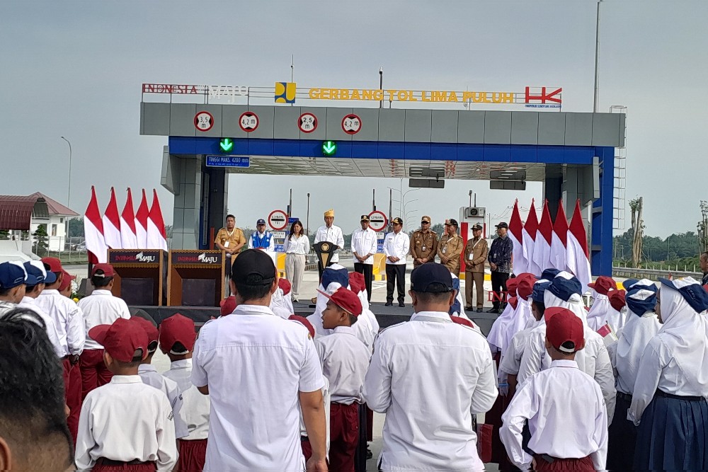  Presiden Jokowi Resmikan Tol Indrapura-Lima Puluh dan Tebing Tinggi-Indrapura