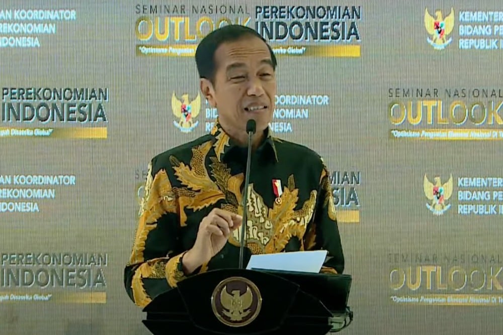 Presiden RI Joko Widodo (Jokowi) memberikan kata sambutan saat acara Seminar Nasional Outlook Perekonomian Indonesia di Jakarta, Jumat (22/12/2023). Youtube Kemenko Perekonomian RI