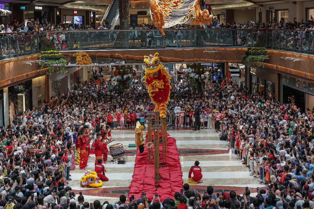  Atraksi Barongsai Hibur Pengunjung Pusat Perbelanjaan di Jakarta