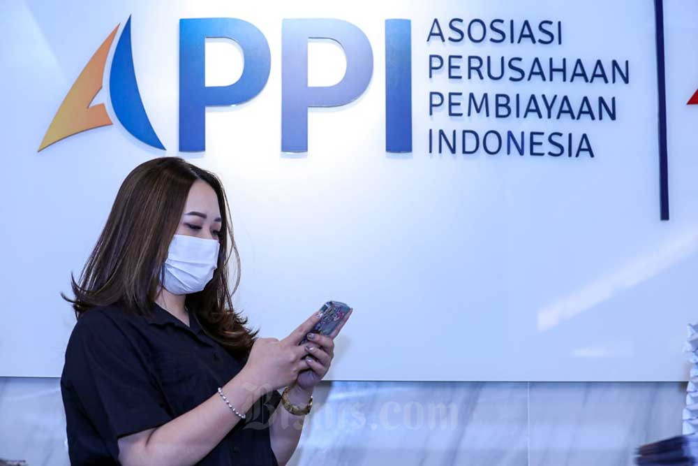Karyawan beraktivitas di kantor Asosiasi Perusahaan Pembiayaan Indonesia (APPI), Jakarta, Selasa (6/9/2022). Bisnis/Abdurachman