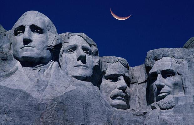 Patung wajah sejumlah Presiden AS di Mount Rushmore, (dari kiri ke kanan) George Washington, Abraham Lincoln, Thomas Jefferson, dan Theodore Roosevelt/telegraphp.co.uk
